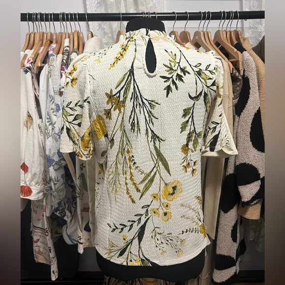 NWT Floral Print Women's Top - Yellow and White - Picture 3 of 3